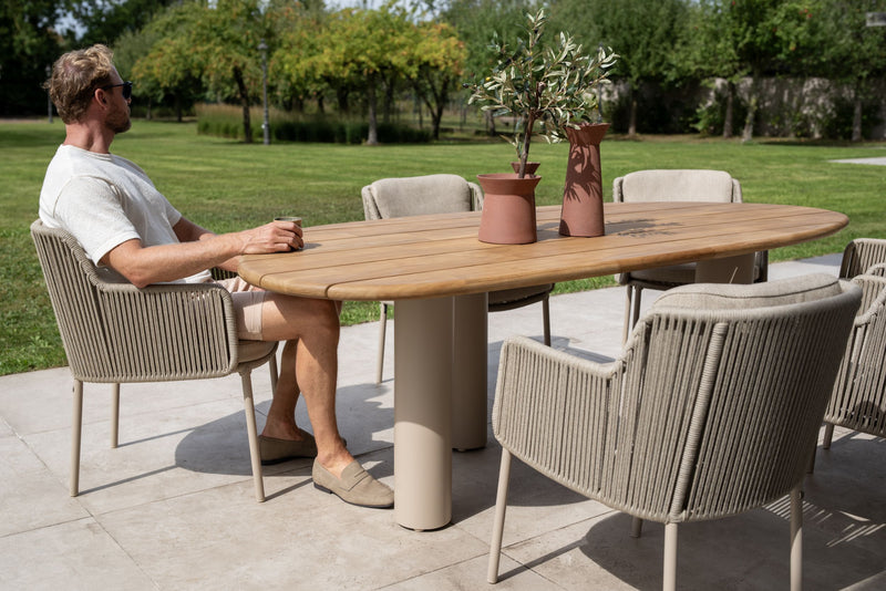 4 Seasons Outdoor 7-delige diningset Estate Mango shape 240 cm teak + Bernini latte